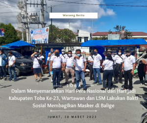Dalam Menyemarakkan Hari Pers Nasional dan Hari jadi Kabupaten Toba Ke-23, Wartawan dan LSM Lakukan Bakti Sosial Membagikan Masker di Balige
