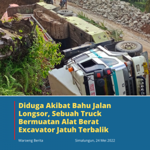 Diduga Akibat Bahu Jalan Longsor, Sebuah Truck Bermuatan Alat Berat Excavator Jatuh Terbalik