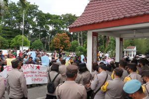 Polres Pematangsiantar Kerahkan Personil Amankan Aksi Demo FGS dan FUTASI Dalam Upaya Menolak Okupasi PTPN III