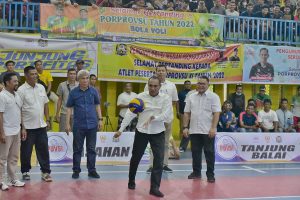 Saksikan Laga Final Voli Pada Porprovsu, Edy Rahmayadi Optimis Olahraga di Sumut Semakin Berkembang