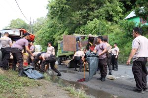 Jelang F1 H2O Danau Toba, Polres Simalungun Bersama Forkopimda Gelar Kurve Kebersihan di Parapat