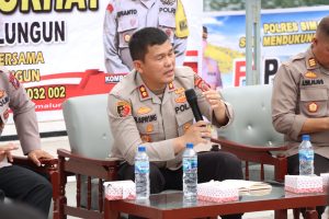 Gelar Jumat Curhat Di Pantai Bebas Parapat, Kapolres Simalungun Ajak Masyarakat Berbenah
