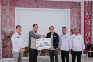 Inalum Salurkan Bantuan 109 Set Meja dan Kursi Untuk SMP di Kabupaten Humbahas
