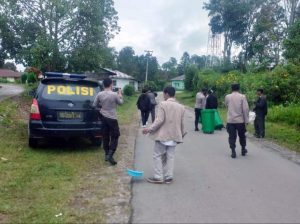 Bersama Perangkat Desa Pearung, Polsek Lintongnihuta Gelar “Jumat Bersih’