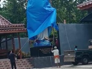 Patung Bunda Maria Di Kulon Progo Ditutup Terpal Oleh Ormas