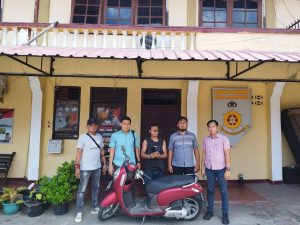 Seorang Pria Ditangkap Usai Maling Dirumah Polisi