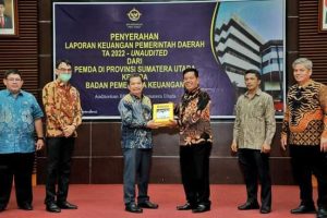 Bupati Simalungun Serahkan LKPD TA 2022 kepada BPK RP Perwakilan Sumut