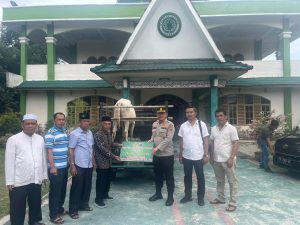 Qurban Presisi: Kapolres Simalungun Serahkan Bantuan Hewan Qurban dalam Rangka Idul Adha 1444H dan Hari Bhayangkara ke 77 Tahun 2023