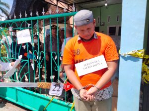 Polres Simalungun Reka Ulang Pembunuhan Sadis PNS Dan Anaknya, Motif Pembunuhan Berencana