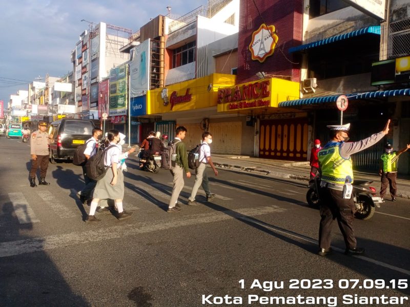 Personil Polres Pematang Siantar Lakukan Giat Pengaturan Lalu Lintas