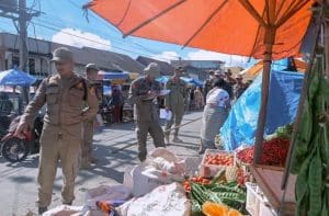 Pemkab Humbahas Laksanakan Operasi Pasar, Tertibkan Pedagang Kaki Lima