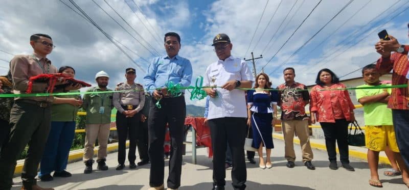 PT Toba Pulp Lestari Serah Terima Jembatan Aek Mandosi IV Tanjung Pasir Kepada Pemkab Toba