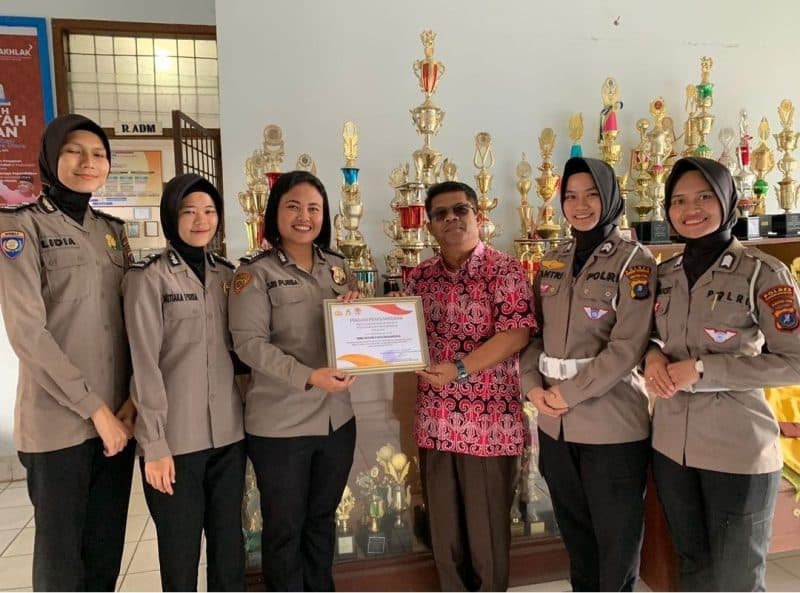 Polwan Polres Humbahas Goes to School