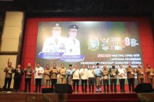 Bupati Samosir Menerima Penghargaan atas Opini WTP