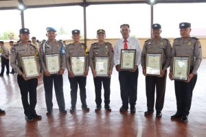 Sukses Tindak Peredaran Narkoba, 7 Personel Polsek Panai Tengah Terima Penghargaan Dari Kapolres