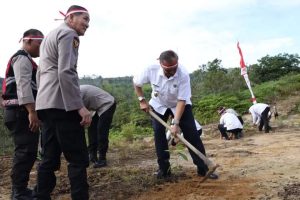 Polres Pakpak Bharat Ajak Tanam Pohon