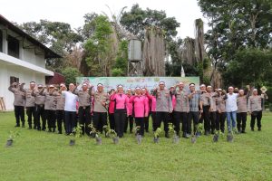 Polres Pematang Siantar Lestarikan Negeri Dengan Tanam Pohon