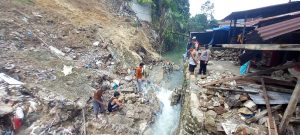 Kapolsek Siantar Utara Lakukan Cek ke Lokasi banjir dan Tanah Longsor