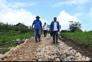 Bupati Humbahas Kunjungi Pembangunan Proyek Jalan di Kecamatan Pollung