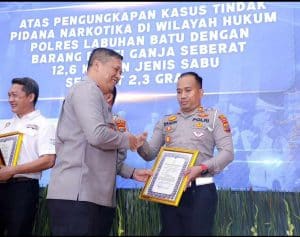 Kasat Lantas Labuhanbatu, Terima Penghargaan Kapoldasu