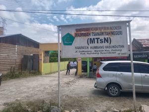 Disorot Soal Harga Seragam Siswa ,Ini Penjelasan Kepala Sekolah MTsN Humbahas