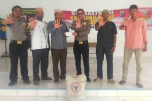 Bantu Pembangunan Masjid, Kapolsek Bilah Hilir Serahkan Puluhan Sak Semen