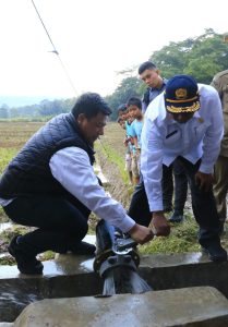 Bupati Samosir Resmikan PLTS Pompa Air Peningkatan Produktivitas Pertanian