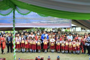 Bupati Samosir Dekatkan Pelayanan Kepada Masyarakat Melalui Program Bunga Desa