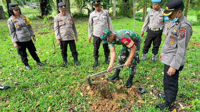 Polres Pematang Siantar Laksanakan Penanaman Sepuluh Juta Pohon Secara Serentak