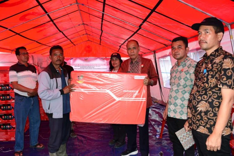 Pemkab Samosir Salurkan Bantuan Kemensos RI Kepada Korban Banjir Bandang