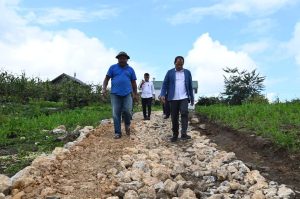 Bupati Pantau Proyek Pembangunan Jalan di Pollung dan Perbatasan Kabupaten Samosir