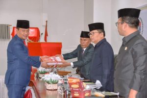 Bupati & Wabup Humbahas Sampaikan Nota Pengantar R-APBD 2024 dan P-RPJMD 2021-2026