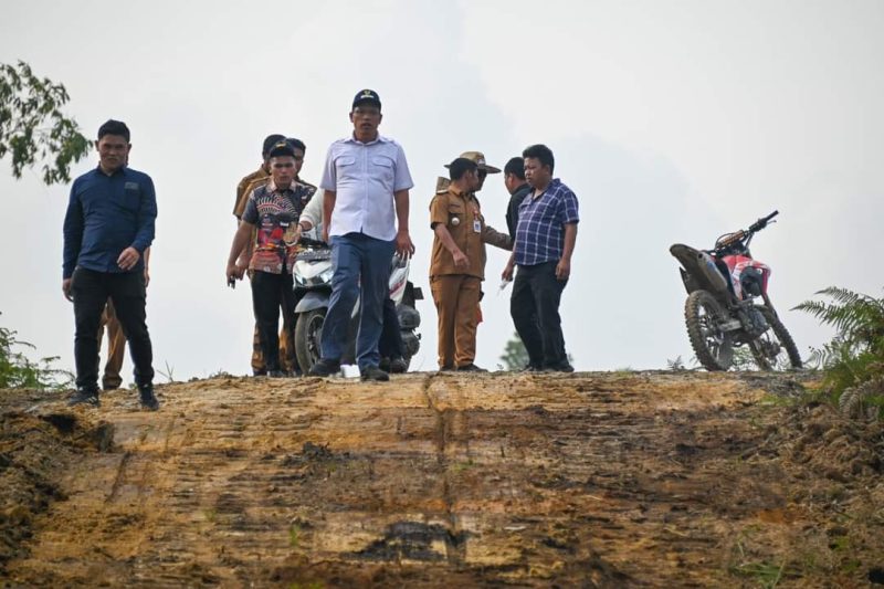Bupati Humbahas Pantau Langsung Pembangunan Akses Jalan ke Food Estate & TSTH