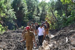 Bupati Humbahas Tinjau Lokasi Penebangan Liar Penyebab Longsor Desa Simangulampe
