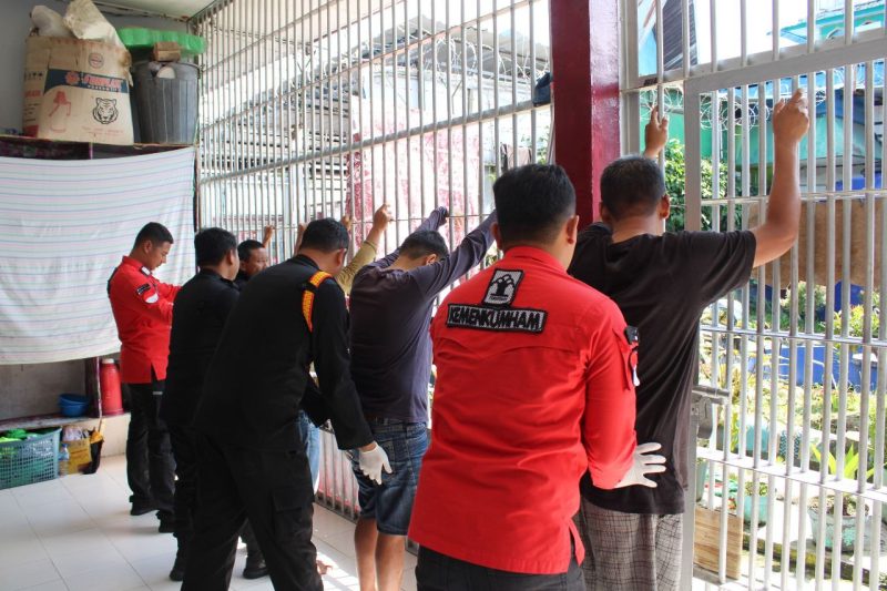 Cegah Peredaran Narkoba dan Pungli di Lapas Siborongborong,Petugas Kembali Razia dan Tes Urine WBP