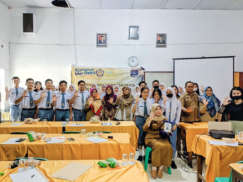 Tingkatkan Skill Baca dan Tulis Berita Anggota HIJAU SMANLI, Dosen Undhar dan USM Indonesia Beri Pelatihan di SMAN 5 Medan