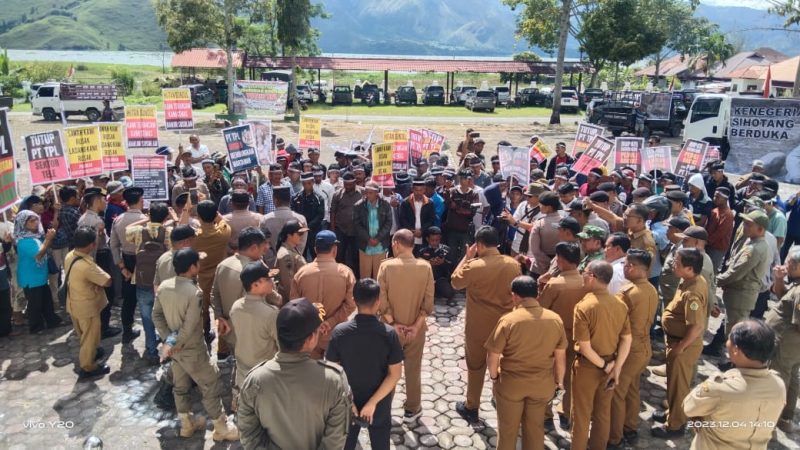 Bupati Samosir dan Wabup Terima Aksi Damai Masyarakat Kenegerian Sihotang