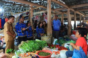 Pemkab Samosir Pantau Harga Bapokting di Pasar Nainggolan