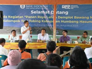 Bupati Humbahas – BI Sibolga Gelar Panen Raya Bawang Merah 
