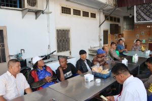 Menjalin Keakraban Dengan Masyarakat, Kapolres Labuhanbatu Ajak Abang Becak Sarapan Bersama