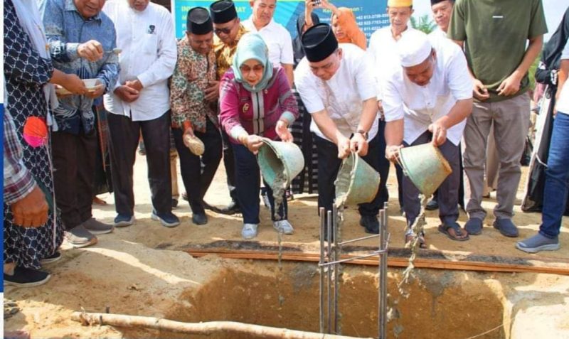 Letakan Batu Pertama Pembangunan Pondok Pesantren, Ini Pesan Plt Bupati Labuhanbatu