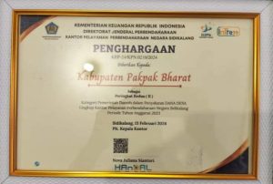 Keterangan foto :
Piagam penghargaan diraih Pemerintah Pakpak Bharat, Selasa (20/2/2024). (Dok : Istimewa)