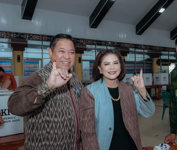 Nyoblos di TPS 006, Kecamatan Sidikalang, Eddy Berutu Berharap Partisipasi Warga Dairi Lampaui 85 Persen