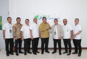 Peduli Akan Jaminan Sosial Para THL dan Perangkat Desa, Bupati Dairi Dapat Apresiasi dari BPJS Ketenagakerjaan