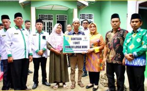 Plt Bupati Labuhanbatu Serahkan Kunci Rumah Layak Huni Kepada Masyarakat