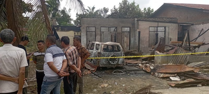 Rumah Semi Permanen Milik Wartawan Labuhanbatu Diduga Dibakar OTK