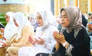 Plt Bupati Labuhanbatu Shalat Idul Fitri Di Masjid Raya Ujung Bandar
