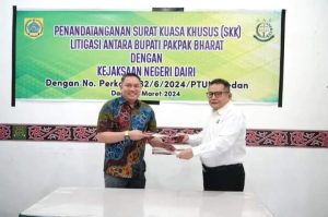Bupati Pakpak Bharat Teken Surat Kuasa Khusus Bersama Kajari Dairi
