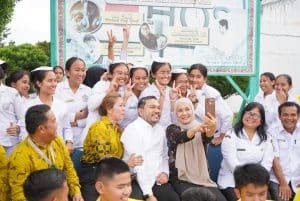 Bupati Pakpak Bharat Serahkan Bantuan Beasiswa ke Poltekes Medan