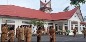 Kadisdik Pakpak Bharat Pimpin Apel dan Upacara